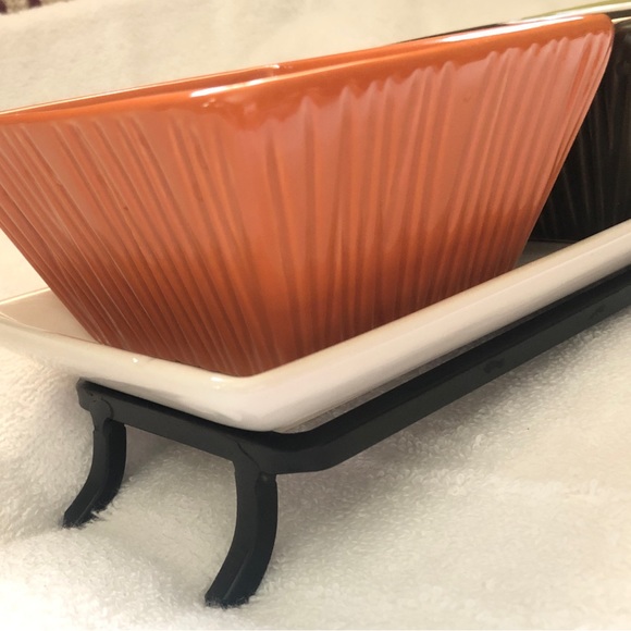 Ceramic plate on bronze metal stand. 3 square bowls. Beautiful harvest colors. - Picture 7 of 16